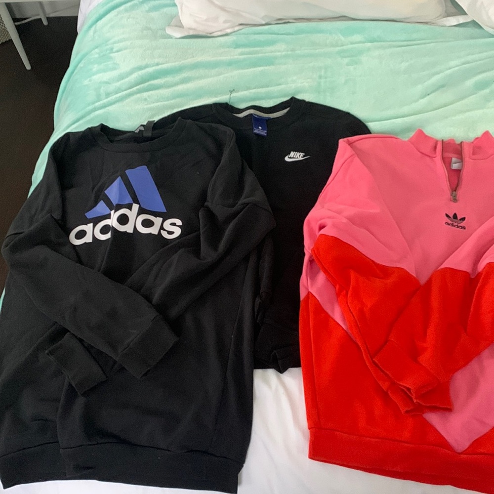 Nike and adidas small sweatshirt bundle (3)